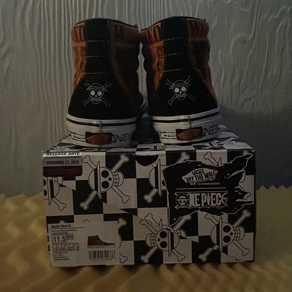 Vans One Piece Limited Edition Nami Size 11.5 Mens - Picture 3 of 5